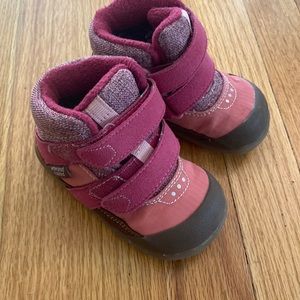 See Kai Run sz 6 toddler thinsulate water resistant winter boots Velcro closure